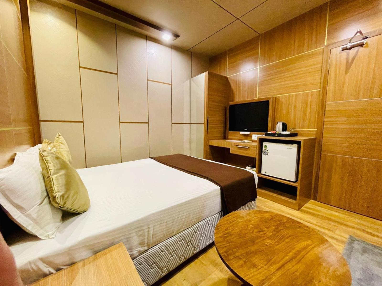 B8 Hotel Chennai Exterior photo